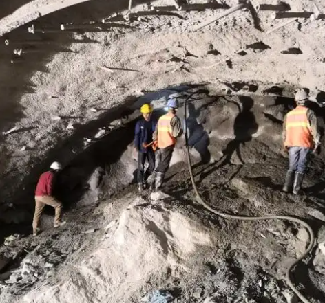 遂川隧道拱顶带模注浆料，微膨胀注浆料的特点及施工工艺